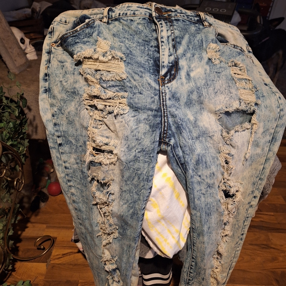 VIP size 22w Womens Distressed Jeans